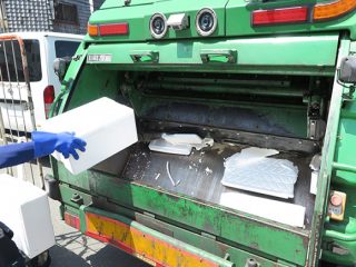 酸素クラスター除菌脱臭装置の保守点検【事例2：ゴミ収集車の洗車施設】