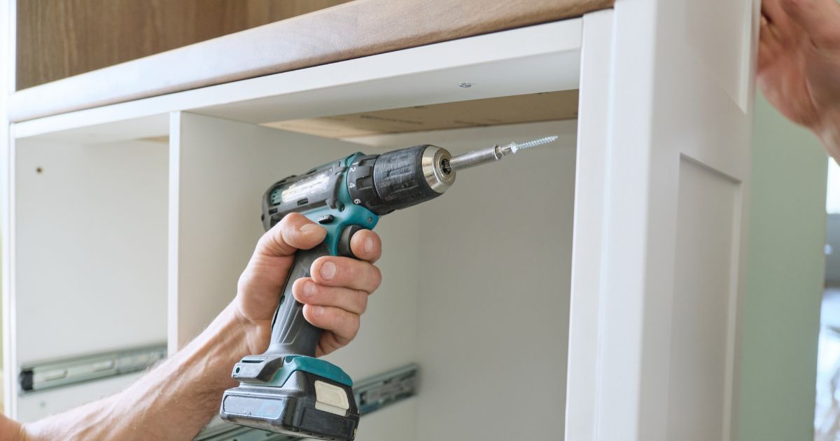 オフィスの家具は転倒防止対策を行う