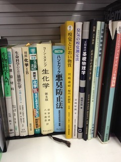  カルモア社員臭気判定士の本棚 画像